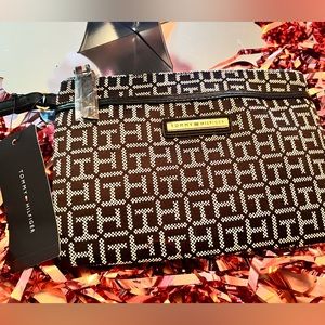 NWT TOMMY HILFIGER Wristlet and Still Covered In Plastic Over the Straps!